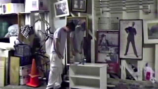 Джейден не сдерживает себя, дрочит до последней капли