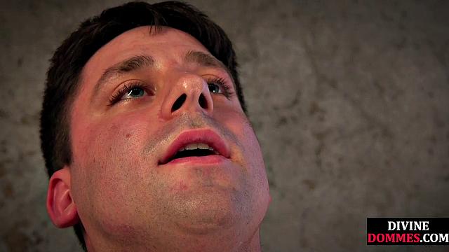 Госпожа тестирует мужика на выносливость: контроль боли и анальное шоу с сарказмом в придачу!