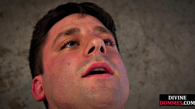 Госпожа тестирует мужика на выносливость: контроль боли и анальное шоу с сарказмом в придачу!