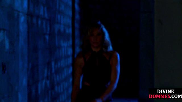 Госпожа тестирует мужика на выносливость: контроль боли и анальное шоу с сарказмом в придачу!