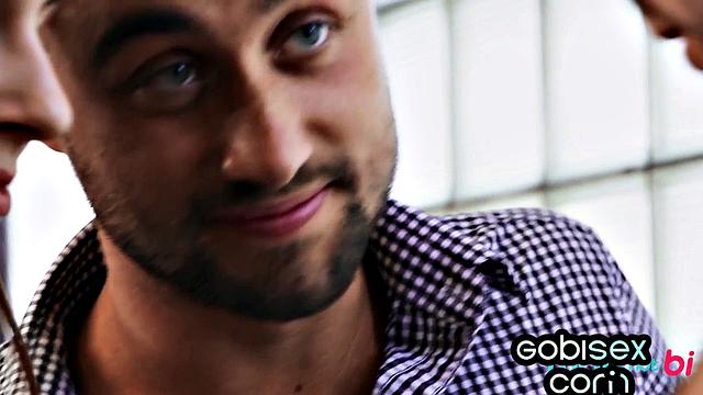 Roundbooty babe in doggystyle 3some