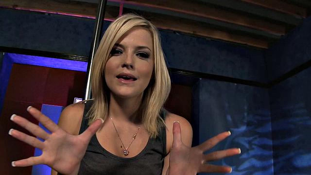 алексис тексас: блондинистая задница в деле, члену скучать не даёт