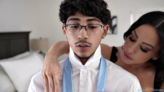 Stepmom's Black Dress - S3:E2