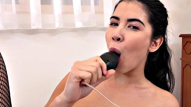 Curvy babe in stockings toying pussy after peeing