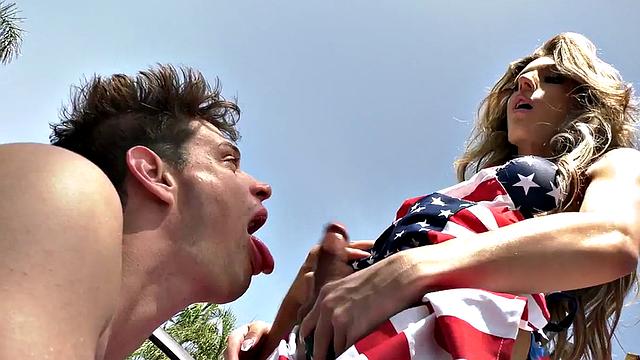 Shemales and Guys Group Bareback on Swimmingpool Outdoor