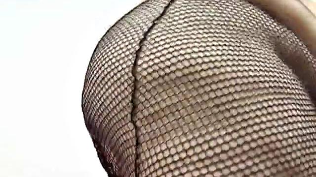 Monique Shows Her Enormous Ass