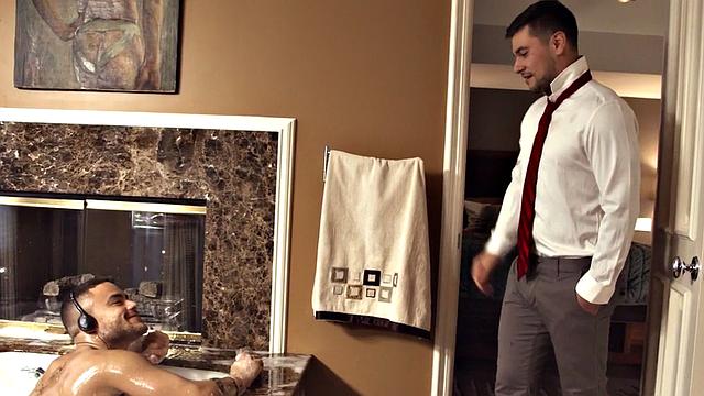 Muscular cocksucker bred by hunky stepbro until cumshot