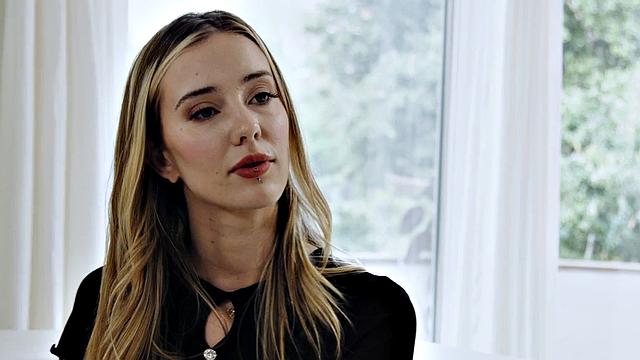 Stunning Lesbo babes fingering a MILF