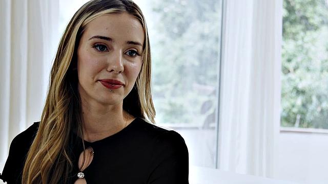 Stunning Lesbo babes fingering a MILF