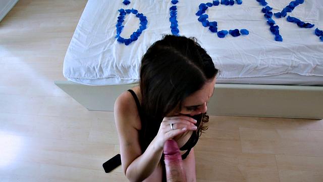 сводная сестра соблазняет брата горячим массажем в спальне