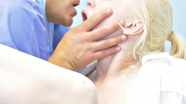 блондинка-медсестра с аппетитной грудью отдается стоматологу в жестком сексе