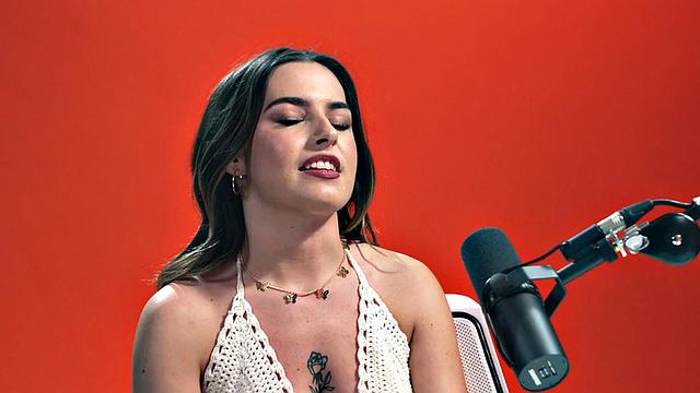 Toying babe fingering herself and having multiple orgasms