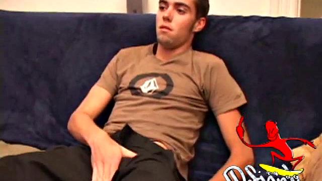 смотри, как daniel kane дрочит и ласкает мокрую киску пальцами