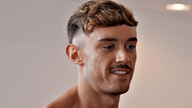 Athletic jock barebacked in asshole by partner till cumshot