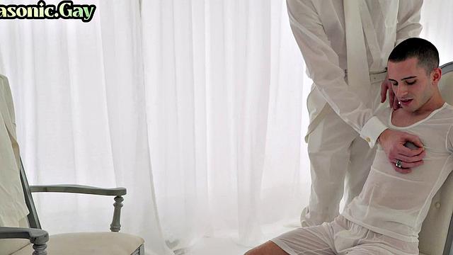 мастер учит худого парня сосать член по-настоящему