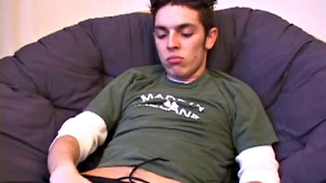 Брэйди Уокер решил поразвлечься и устроил гей-дрочку у всех на виду, не стесняясь ни капли юмора.