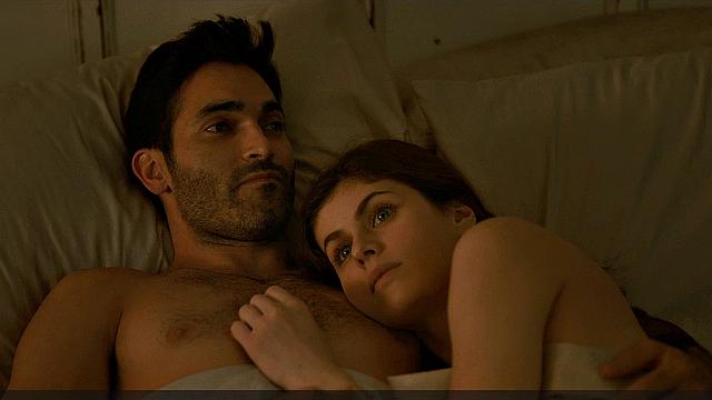 Александра Даддарио сбрасывает белье и забывает про съёмочную группу