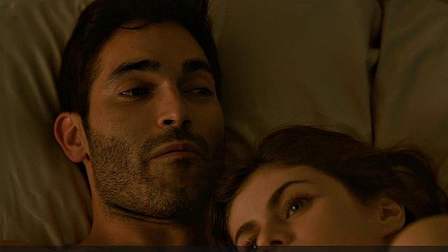 Александра Даддарио сбрасывает белье и забывает про съёмочную группу