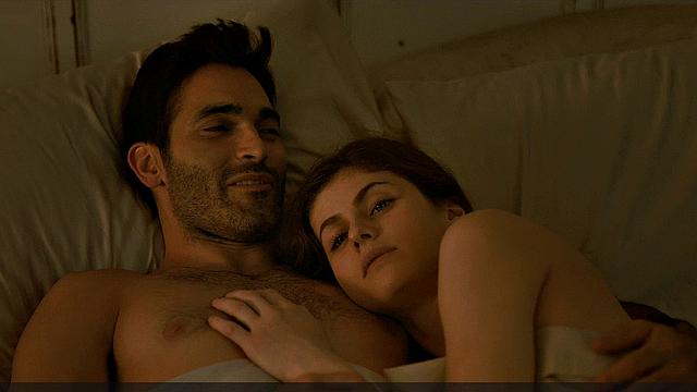 Александра Даддарио сбрасывает белье и забывает про съёмочную группу