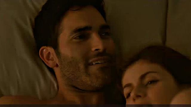 Александра Даддарио сбрасывает белье и забывает про съёмочную группу