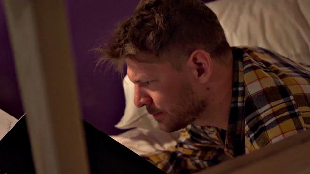 Pussylicked hostel guests got banged in 3way