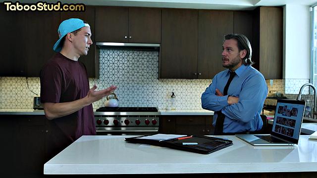 Amateur jock gets rimjob from lover