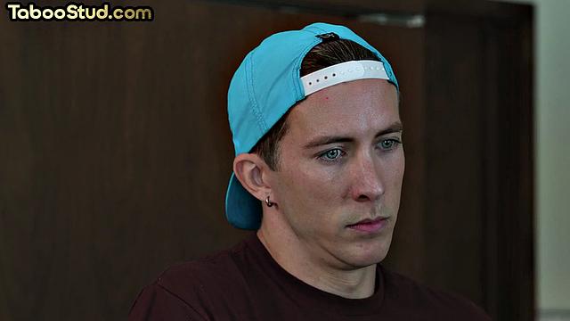 Amateur jock gets rimjob from lover