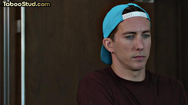 Amateur jock gets rimjob from lover