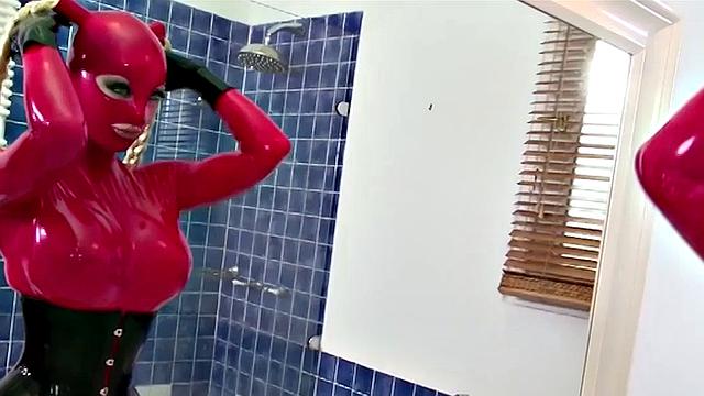 Latex Lucy at LatexPussyCats!