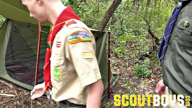 SCOUT MAXWELL - Pitching a Tent