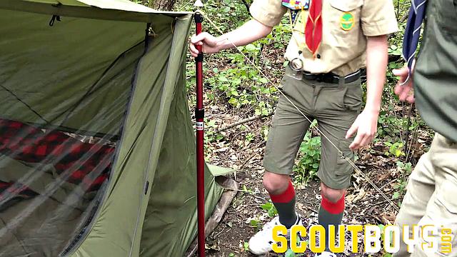 SCOUT MAXWELL - Pitching a Tent