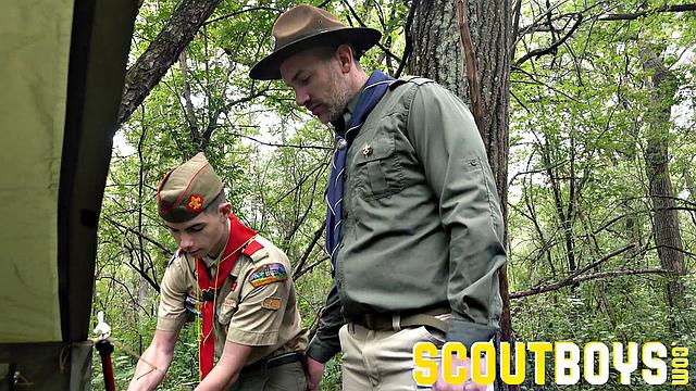 SCOUT MAXWELL - Pitching a Tent