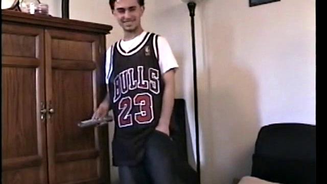 Полли дрочит и шутит об этом - веселый парень