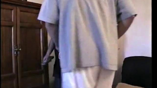 Полли дрочит и шутит об этом - веселый парень