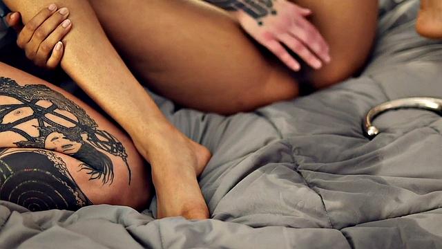 Lez amateur babes rim and lick pussy in homemade sex