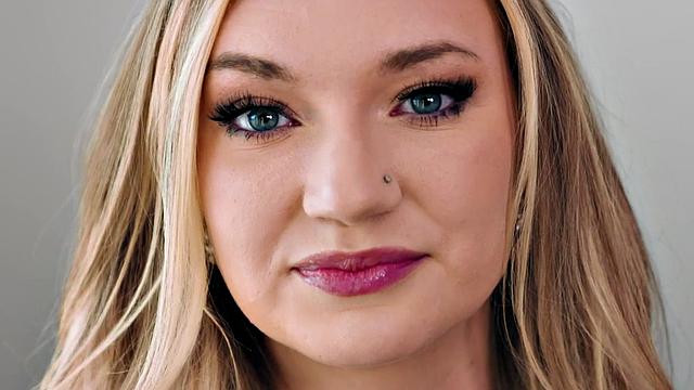 Classy housewife cockriding