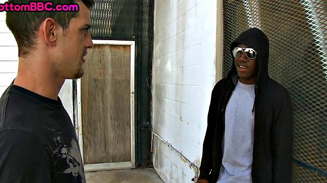 Black amateur bottom picked up and fucked outdoors