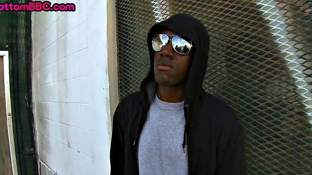 Black amateur bottom picked up and fucked outdoors