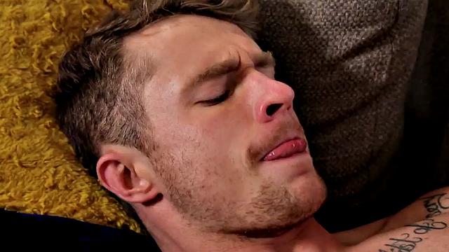 Amateur tattooed jock fucks BF at home after BJ