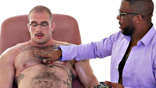 Massive hunk fucks Ebony doctor with muscle fetish