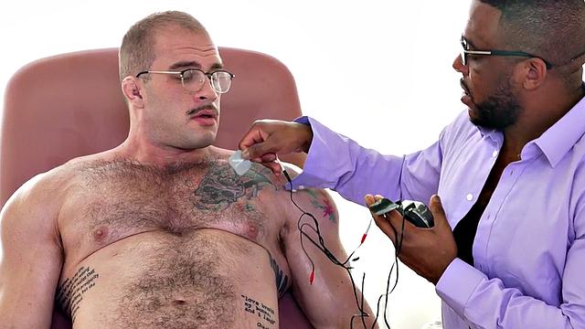 Massive hunk fucks Ebony doctor with muscle fetish