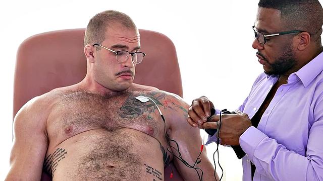 Massive hunk fucks Ebony doctor with muscle fetish