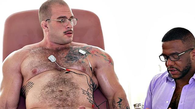 Massive hunk fucks Ebony doctor with muscle fetish