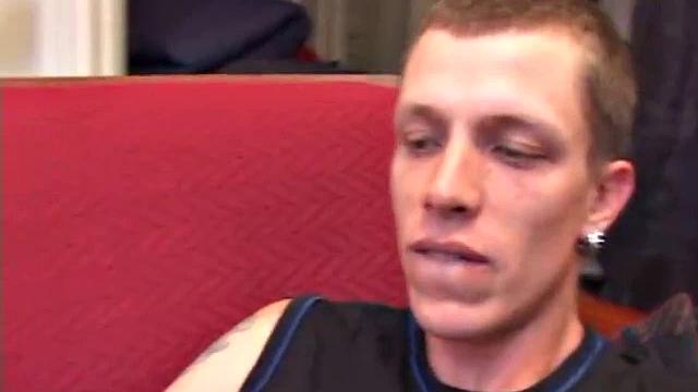 Шейн срывает напряжение грубой дрочкой на камеру