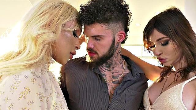 Transsexual ladies fucked in threesome by male