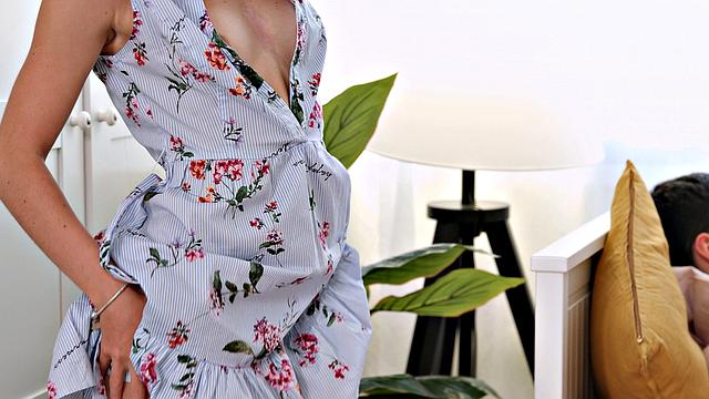 Brunette gets morning anal pleasure