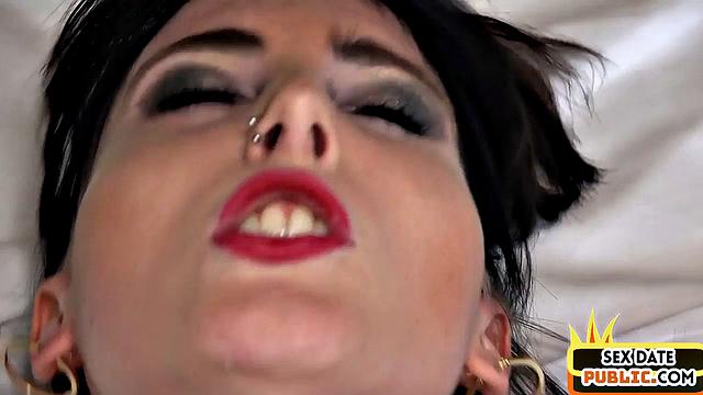 Amateur inked babe gets pussybanged in POV