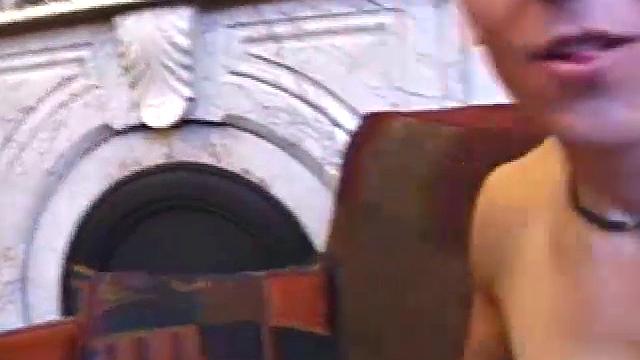 двое скейтеров поняли - руками скучно, пусть друг сосёт