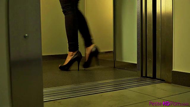 Girls Will Play - S19:E9