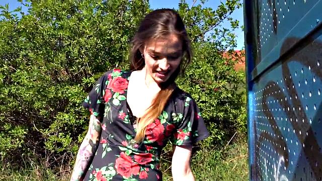 Inked eurobabe pulled and fucked before blowing in POV